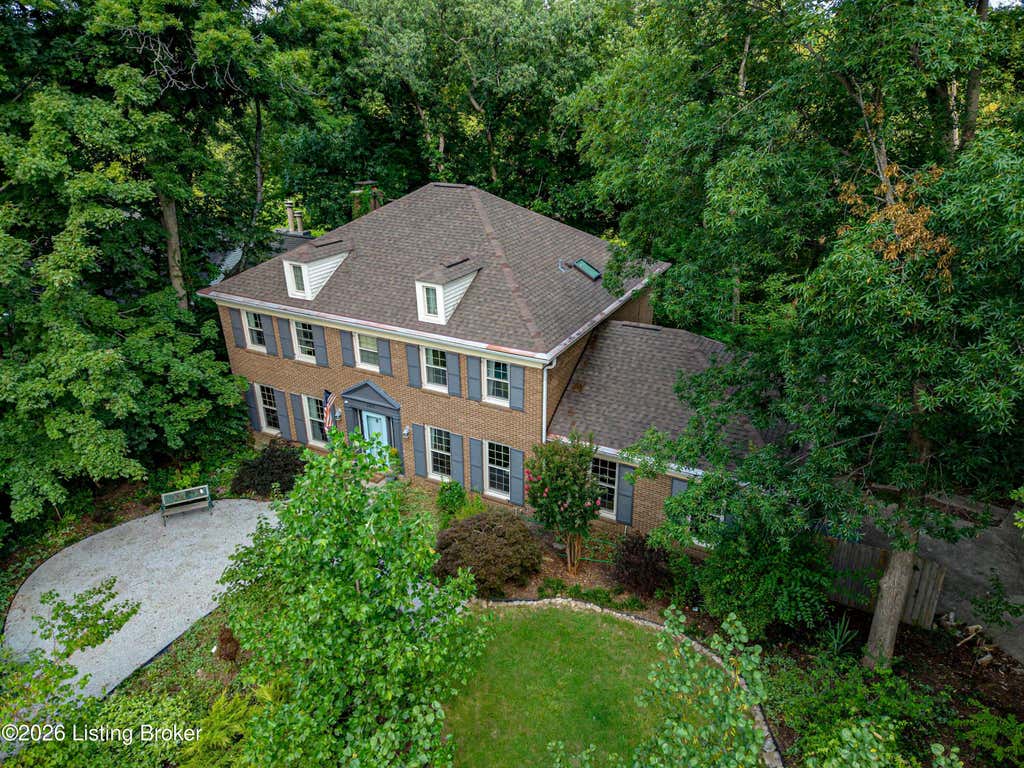 Photo of 5407 Apache Rd, Louisville, KY 40207 (MLS # 1725752)