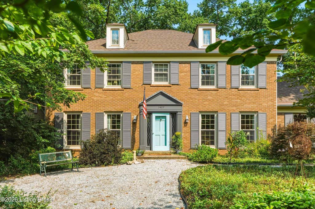Photo of 5407 Apache Rd, Louisville, KY 40207 (MLS # 1725752)