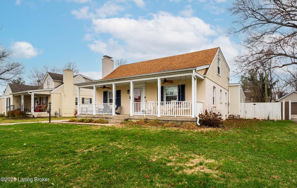 Photo of 4023 Elmwood Ave, Louisville, KY 40207 (MLS # 1704394)