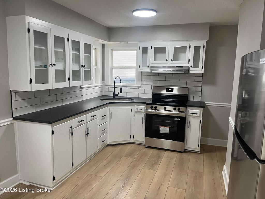 Photo of 221 N Mantle Ave, Elizabethtown, KY 42701 (MLS # 1707662)