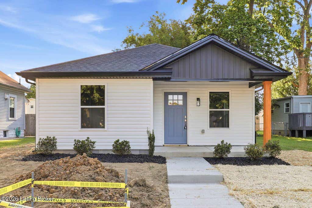 Photo of 4330 Whitmore Ave, Louisville, KY 40215 (MLS # 1724977)