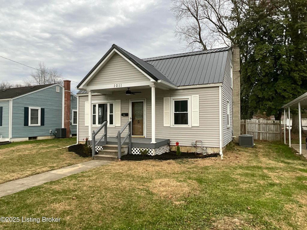 Photo of 1011 7th St, Carrollton, KY 41008 (MLS # 1704175)