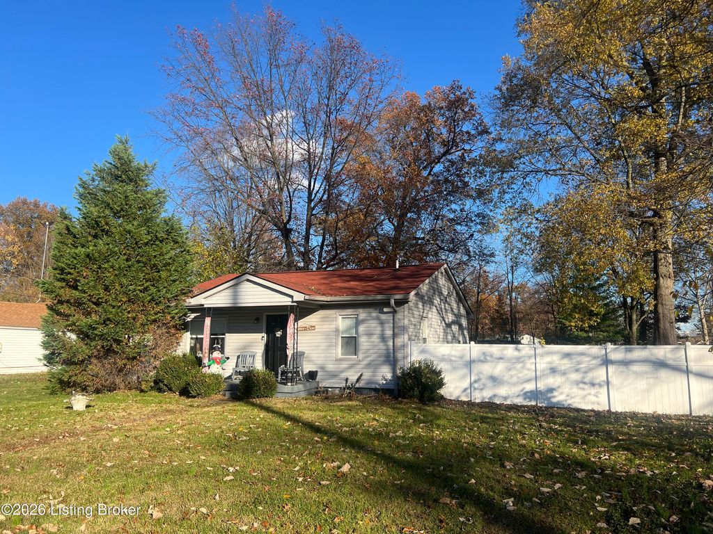 Photo of 1434 Forest Dr, Louisville, KY 40219 (MLS # 1713108)