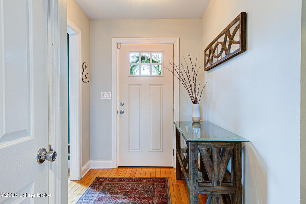 Photo of 6801 Fordham Ln, Louisville, KY 40291 (MLS # 1709059)