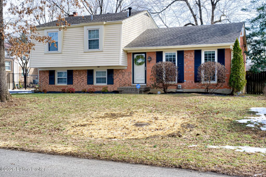 Photo of 6801 Fordham Ln, Louisville, KY 40291 (MLS # 1709059)