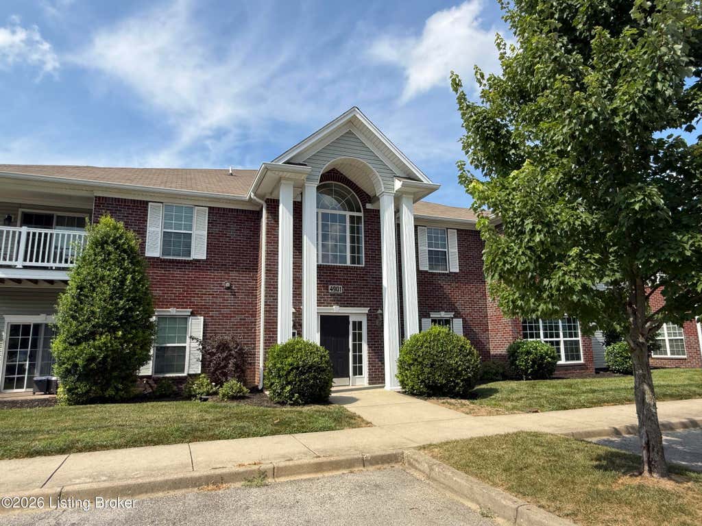 Photo of 4901 Crossing Spring Way #101, Louisville, KY 40229 (MLS # 1724704)