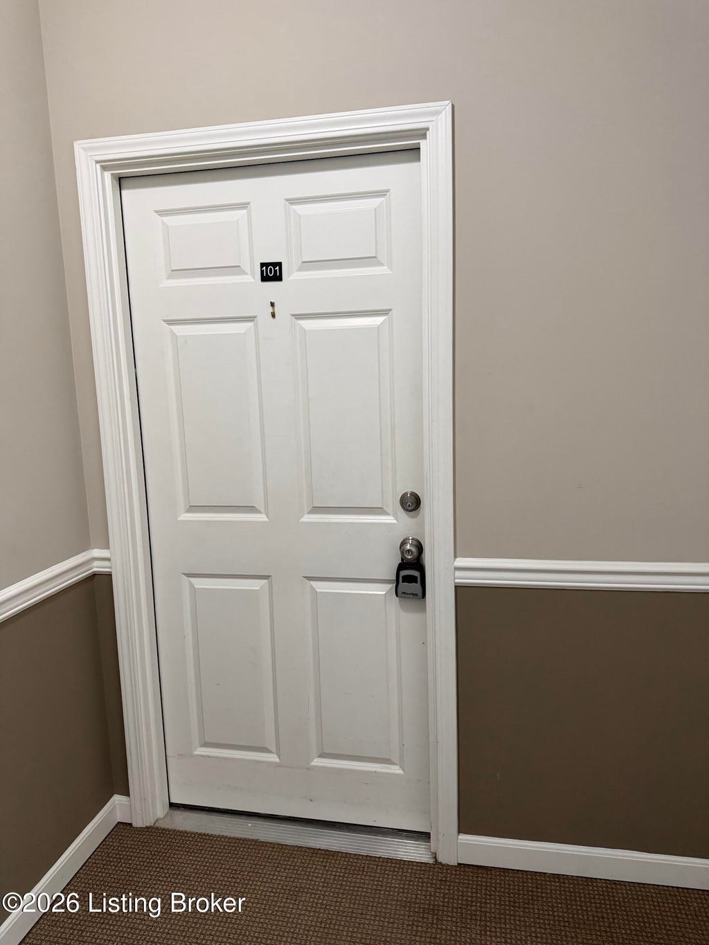 Photo of 4901 Crossing Spring Way #101, Louisville, KY 40229 (MLS # 1724704)