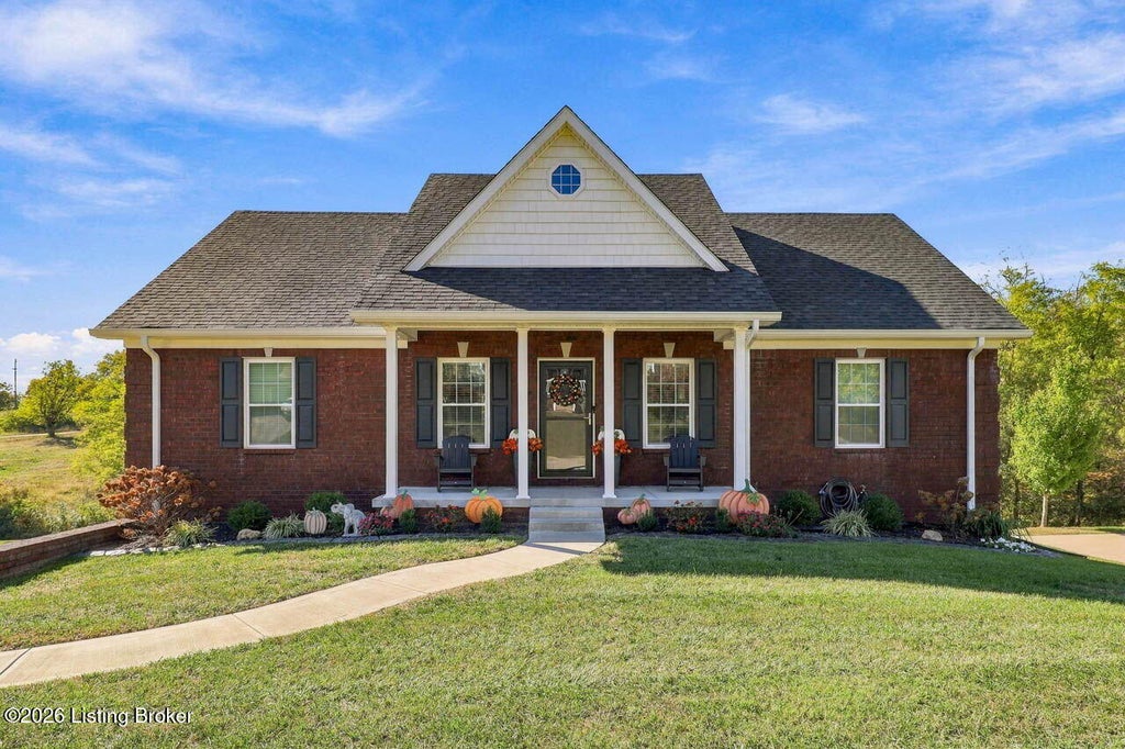Photo of 104 N Howard St, Bardstown, KY 40004 (MLS # 1732604)