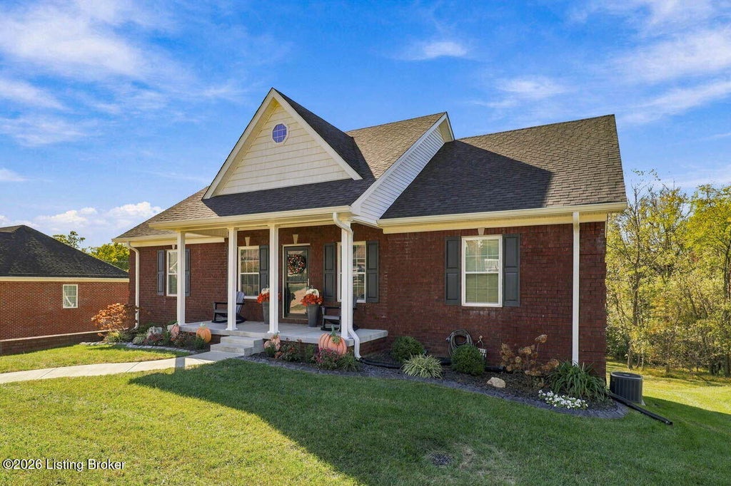 Photo of 104 N Howard St, Bardstown, KY 40004 (MLS # 1732604)