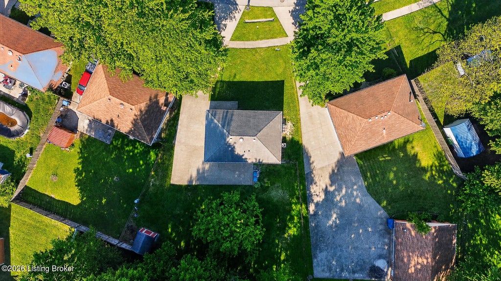Photo of 5905 Carmelwood Cir, Louisville, KY 40229 (MLS # 1725642)