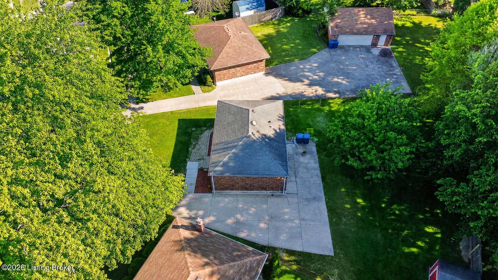 Photo of 5905 Carmelwood Cir, Louisville, KY 40229 (MLS # 1725642)