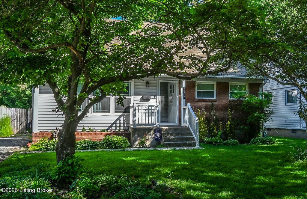 Photo of 2617 Gardiner Ln, Louisville, KY 40205 (MLS # 1717383)