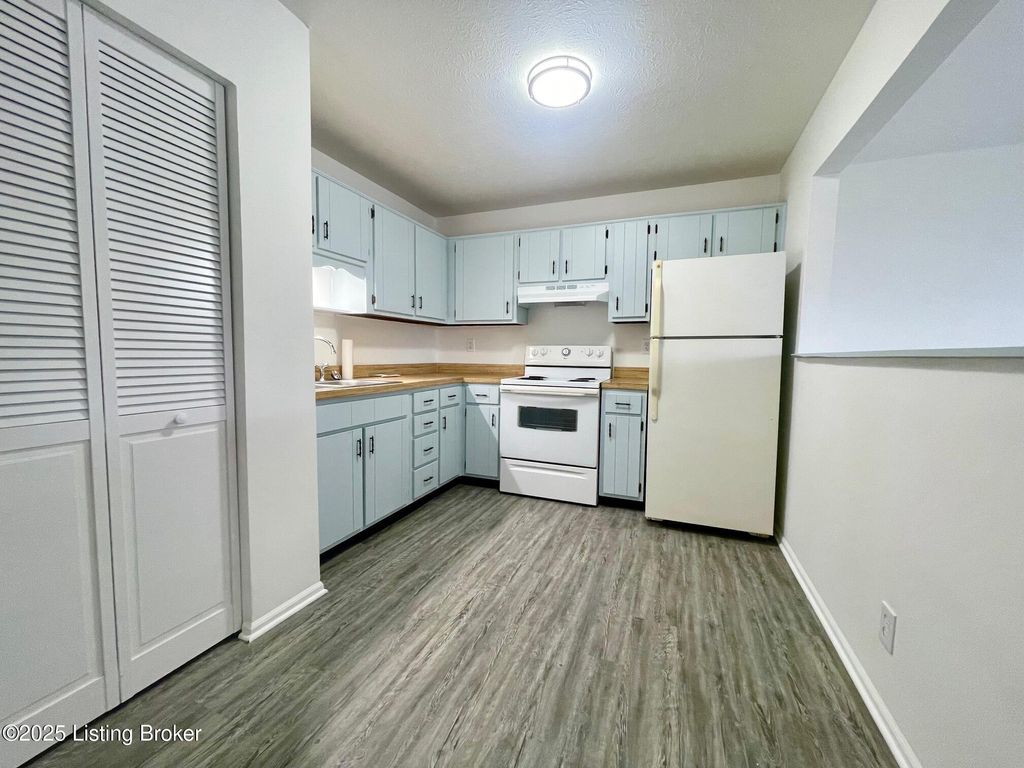 Photo of 260 Faro Ct #11, Shepherdsville, KY 40165 (MLS # 1708287)