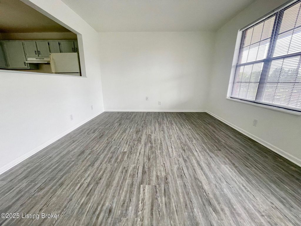 Photo of 260 Faro Ct #11, Shepherdsville, KY 40165 (MLS # 1708287)