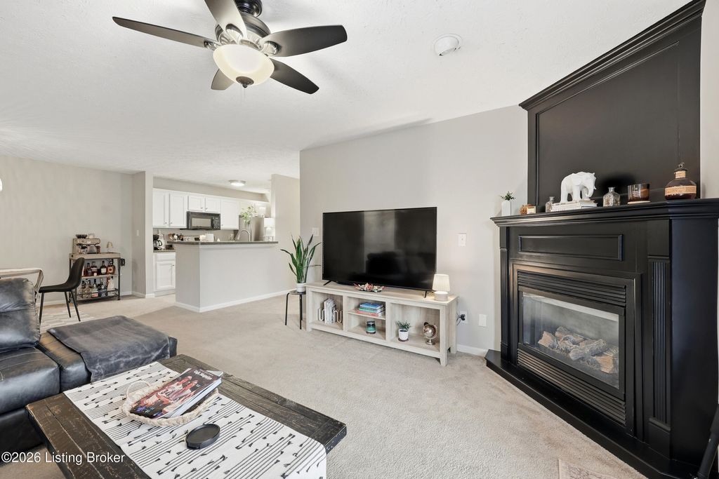 Photo of 1124 Powerhouse Ln #105, Lyndon, KY 40242 (MLS # 1711351)