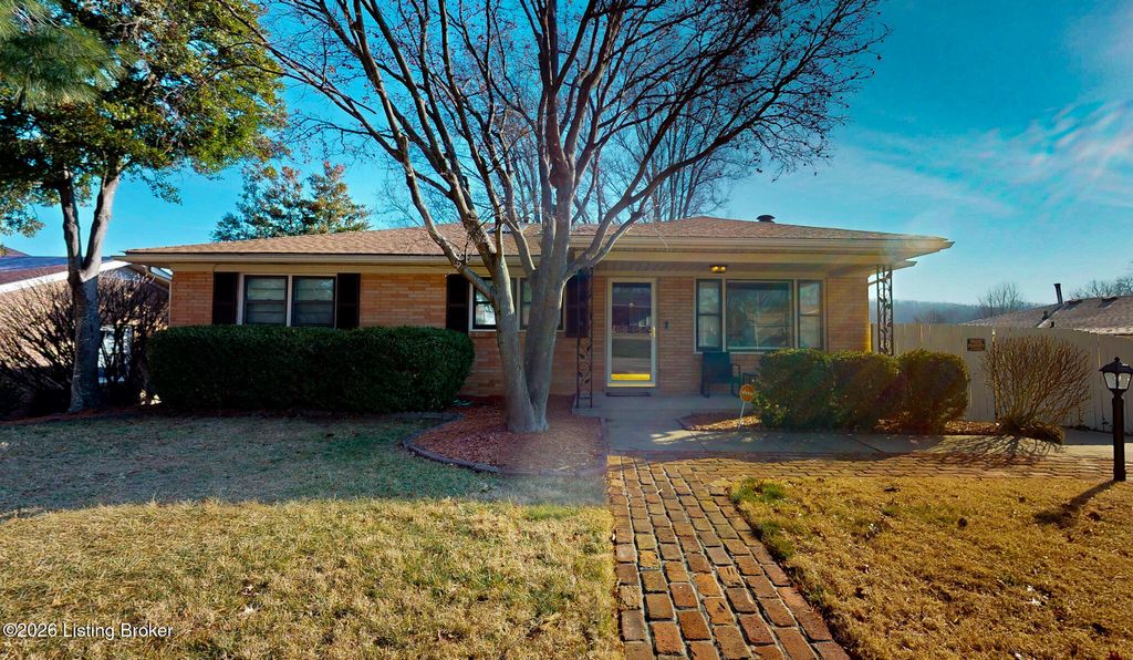 Photo of 5913 Leon Way, Louisville, KY 40214 (MLS # 1708730)