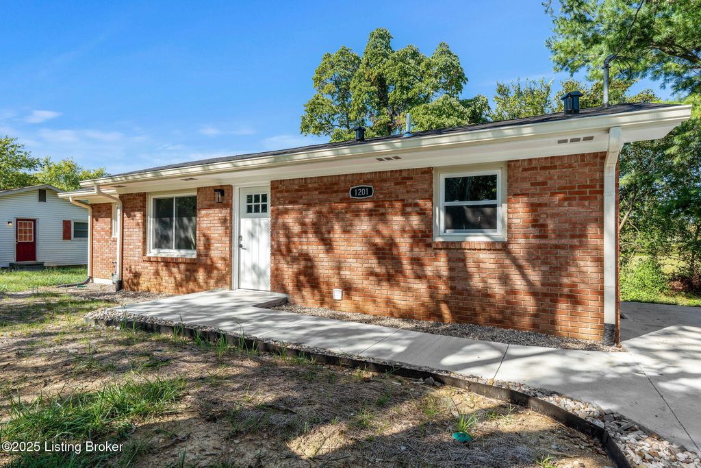 Photo of 1201 Evelyn Dr, Radcliff, KY 40160 (MLS # 1710859)