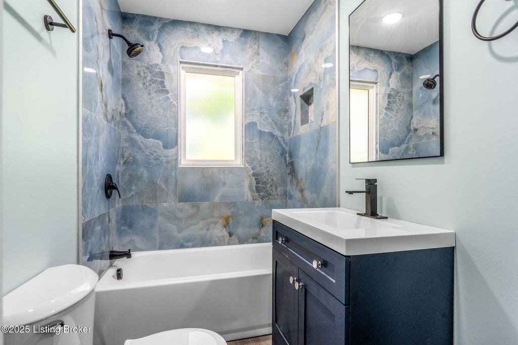 Photo of 1201 Evelyn Dr, Radcliff, KY 40160 (MLS # 1710859)