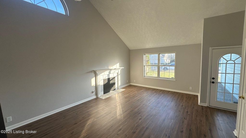 Photo of 3905 Handley Ave, Louisville, KY 40218 (MLS # 1705531)