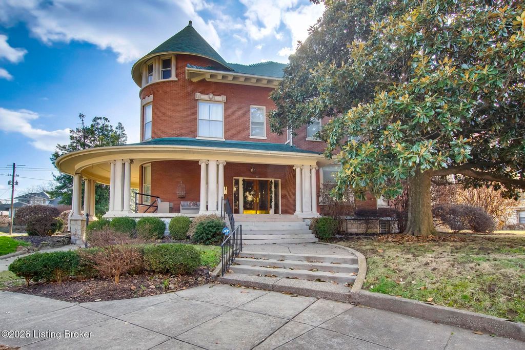 Photo of 2026 Cherokee Pkwy #APT A, Louisville, KY 40204 (MLS # 1718309)