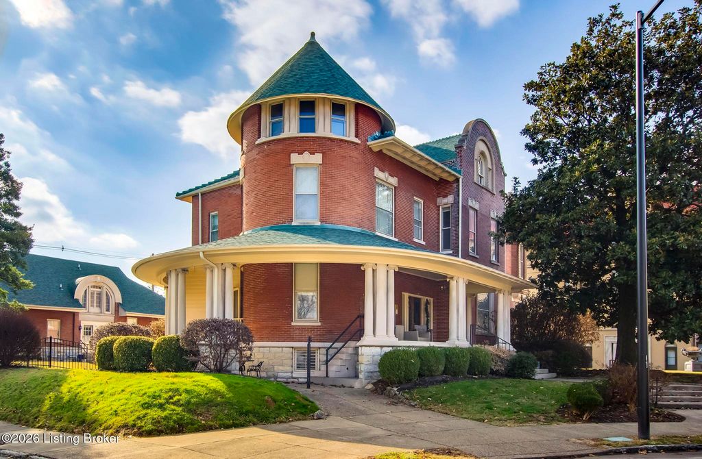 Photo of 2026 Cherokee Pkwy #APT A, Louisville, KY 40204 (MLS # 1718309)