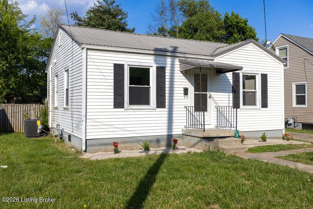 Photo of 343 N Harrison St, Lebanon, KY 40033 (MLS # 1715743)