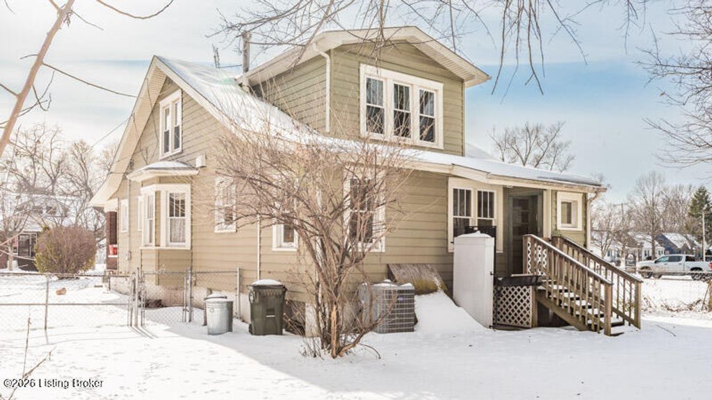 Photo of 3703 Grandview Ave, Louisville, KY 40207 (MLS # 1708125)