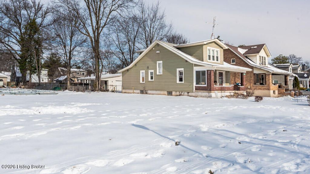 Photo of 3703 Grandview Ave, Louisville, KY 40207 (MLS # 1708125)