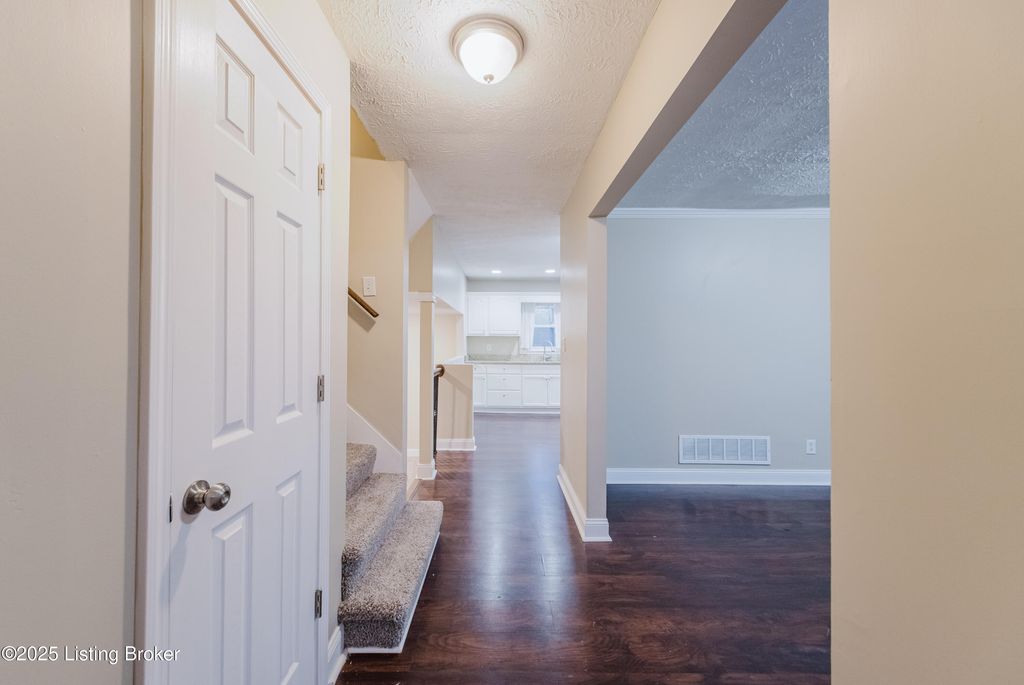 Photo of 4503 Gaudet Rd, Jeffersontown, KY 40299 (MLS # 1705733)