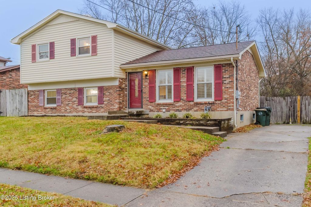 Photo of 4503 Gaudet Rd, Jeffersontown, KY 40299 (MLS # 1705733)