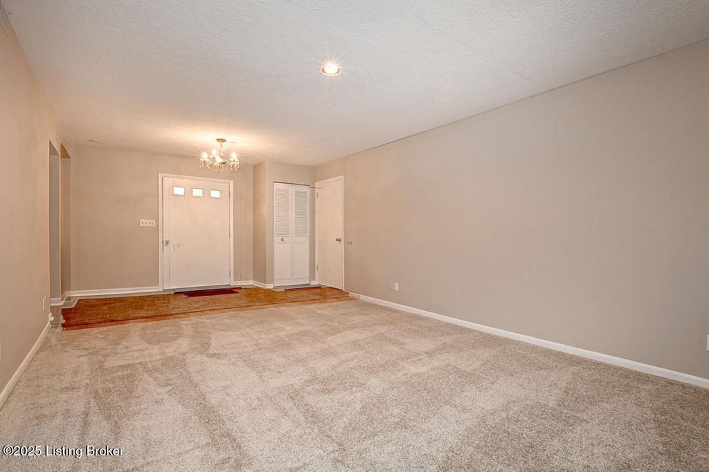 Photo of 3820 Riveroaks Ln, Louisville, KY 40241 (MLS # 1705711)