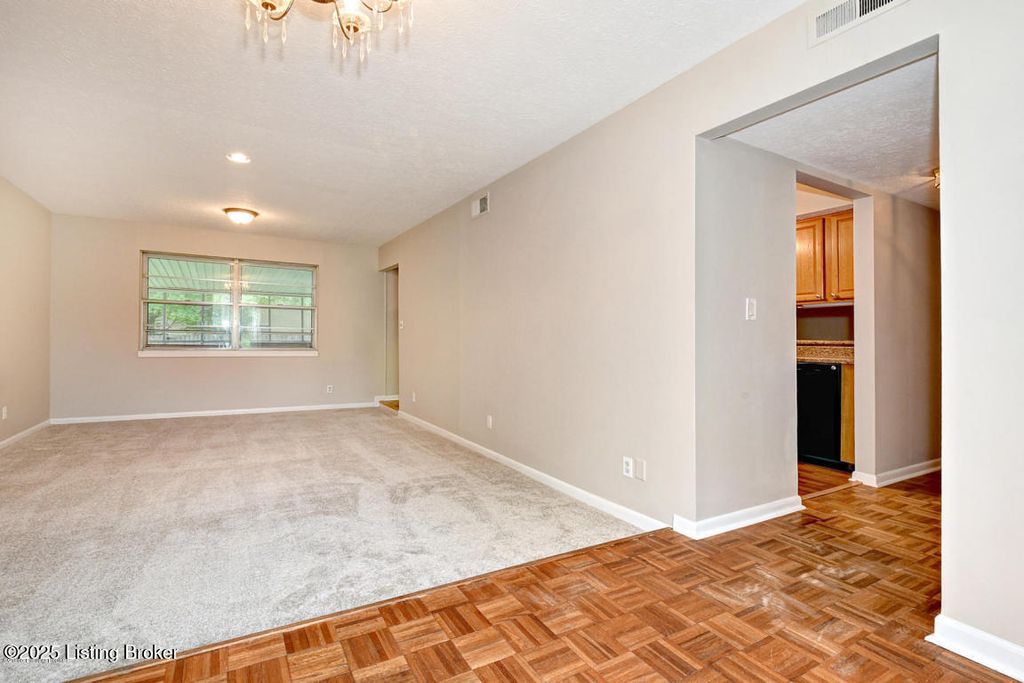 Photo of 3820 Riveroaks Ln, Louisville, KY 40241 (MLS # 1705711)