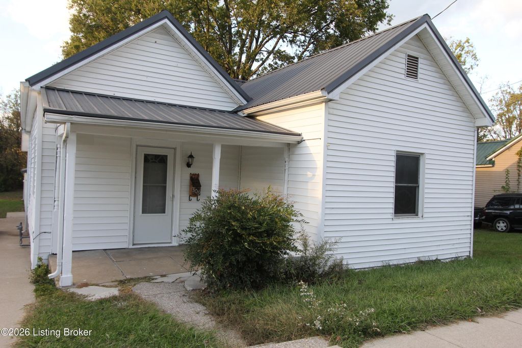 Photo of 309 E Woodford St, Lawrenceburg, KY 40342 (MLS # 1710754)