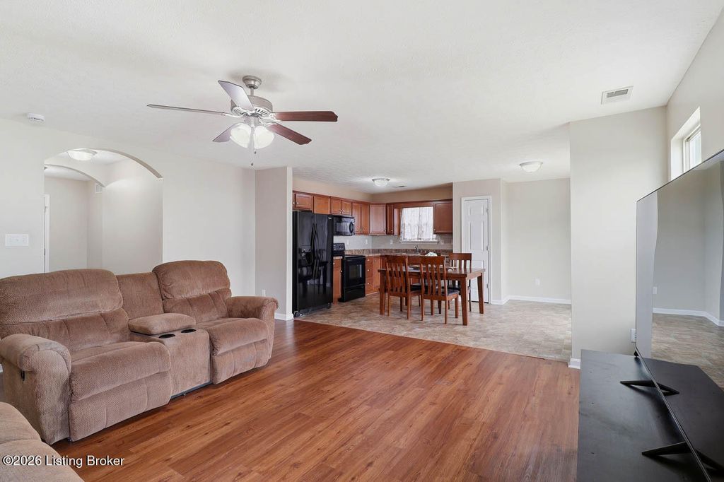 Photo of 306 Mallard Pointe Blvd, Shepherdsville, KY 40165 (MLS # 1710586)