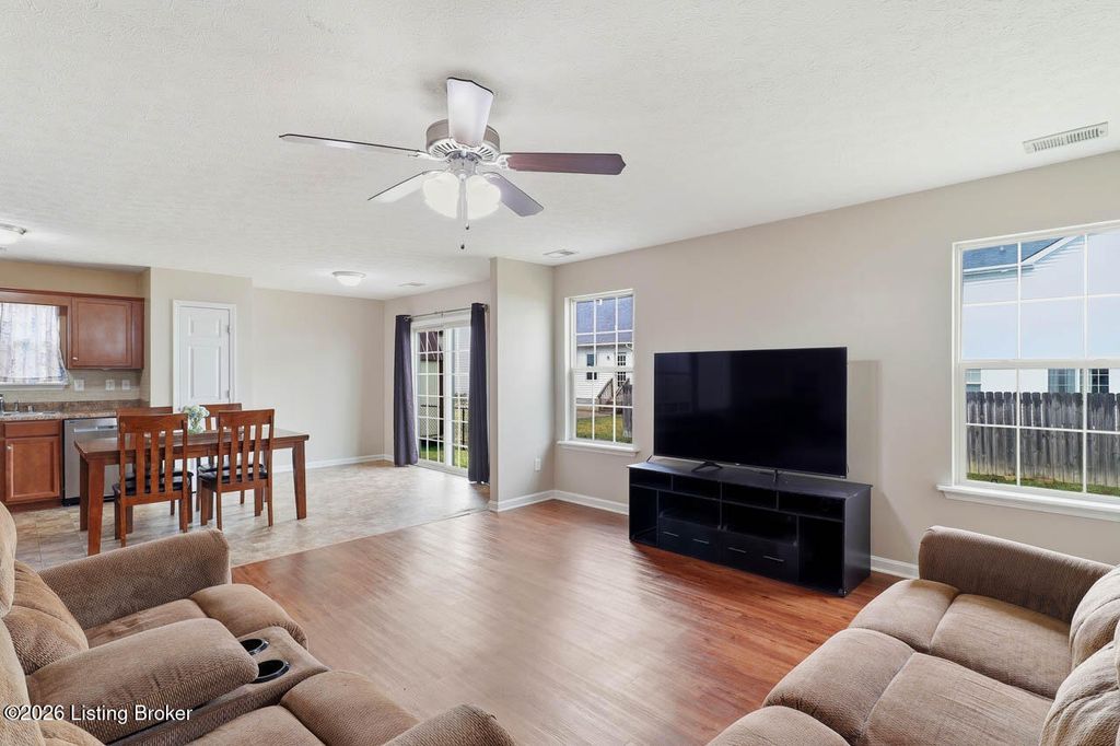 Photo of 306 Mallard Pointe Blvd, Shepherdsville, KY 40165 (MLS # 1710586)