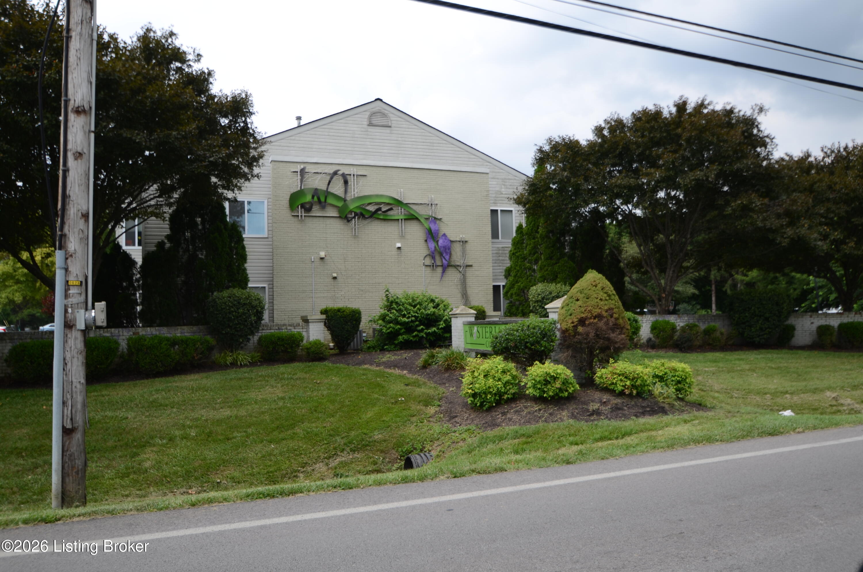 Photo 1 of 11 — 4406 Wisteria Landing Cir 202, Louisville, KY 40218