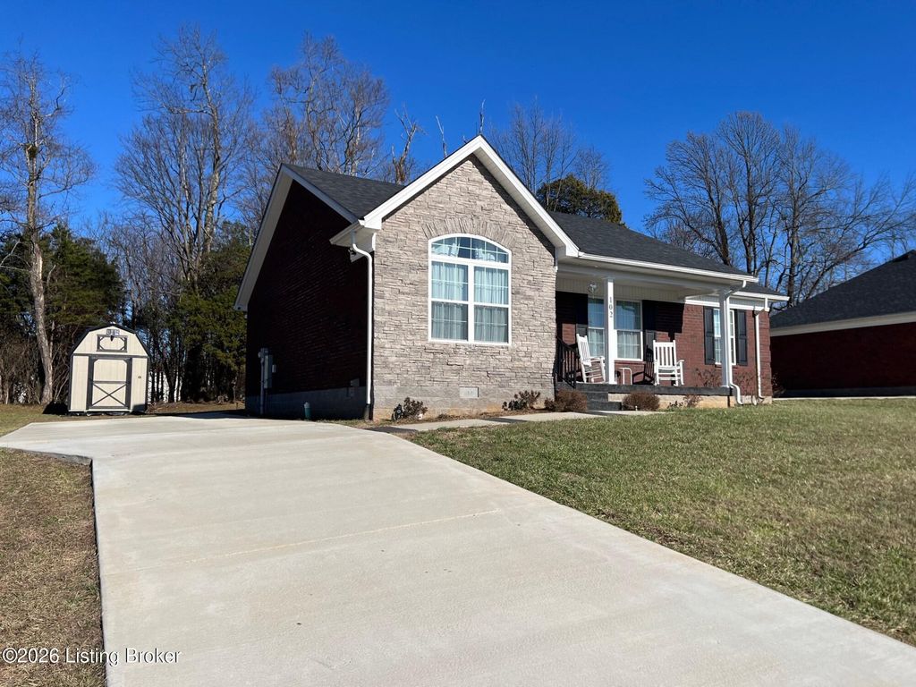 Photo of 102 Shallow Springs Ct, Bardstown, KY 40004 (MLS # 1707608)