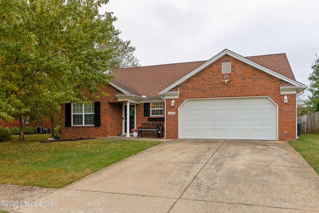 Photo of 4025 Heron Dr, Shelbyville, KY 40065 (MLS # 1731363)