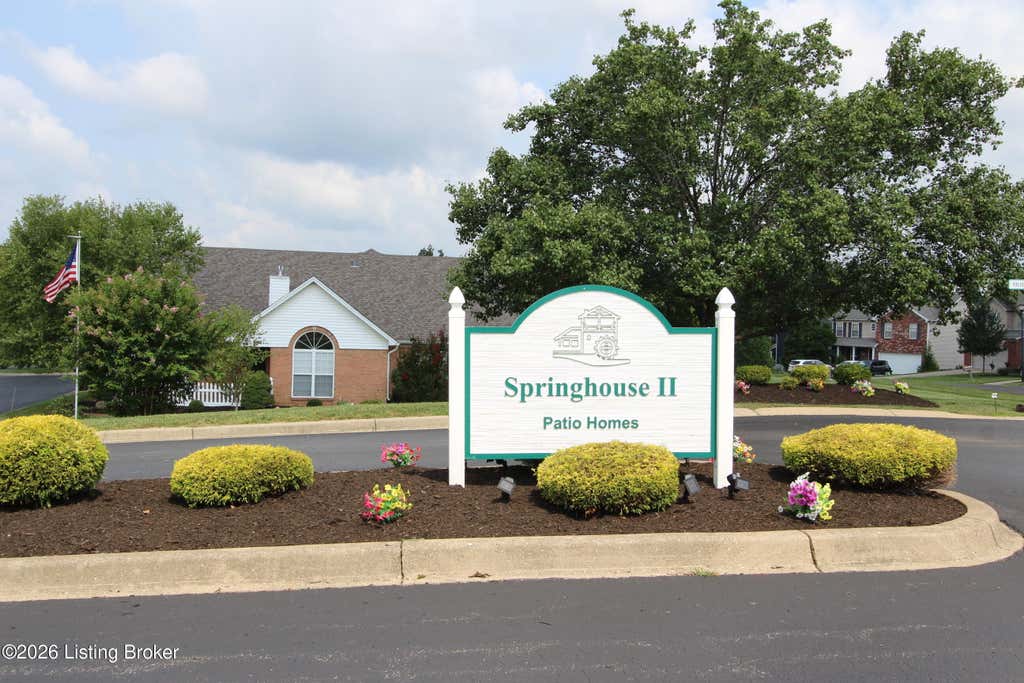 Photo of 1192 Hollyhock Dr, La Grange, KY 40031 (MLS # 1724771)