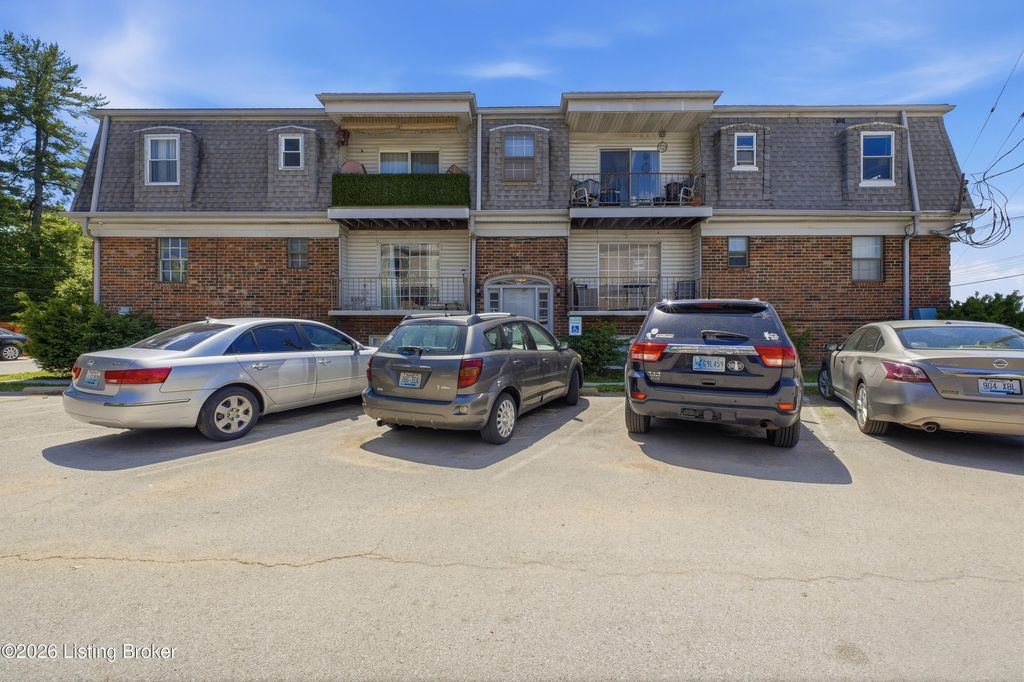 Photo of 9612 Westport Rd #APT 11, Louisville, KY 40241 (MLS # 1717555)