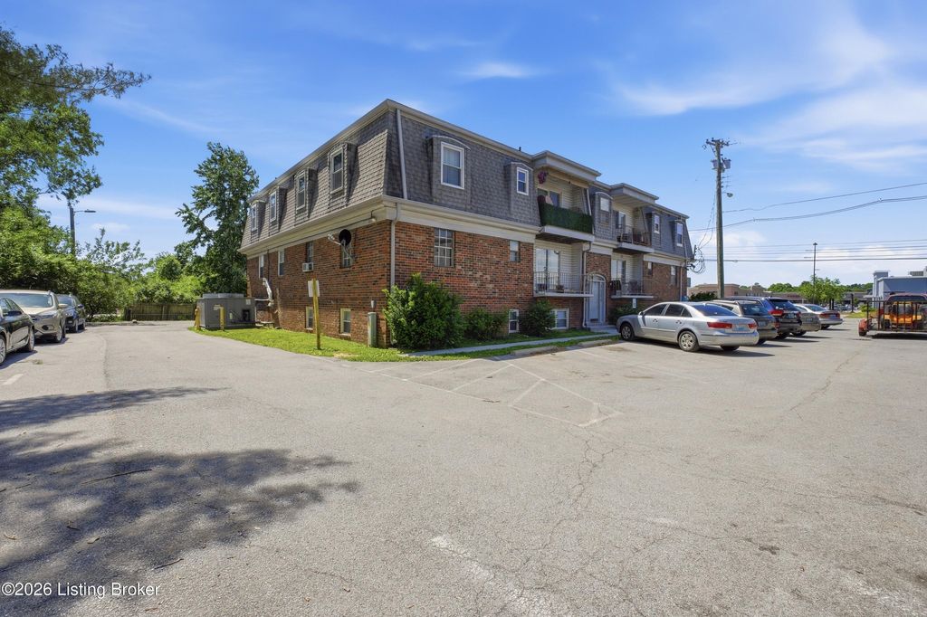 Photo of 9612 Westport Rd #APT 11, Louisville, KY 40241 (MLS # 1717555)