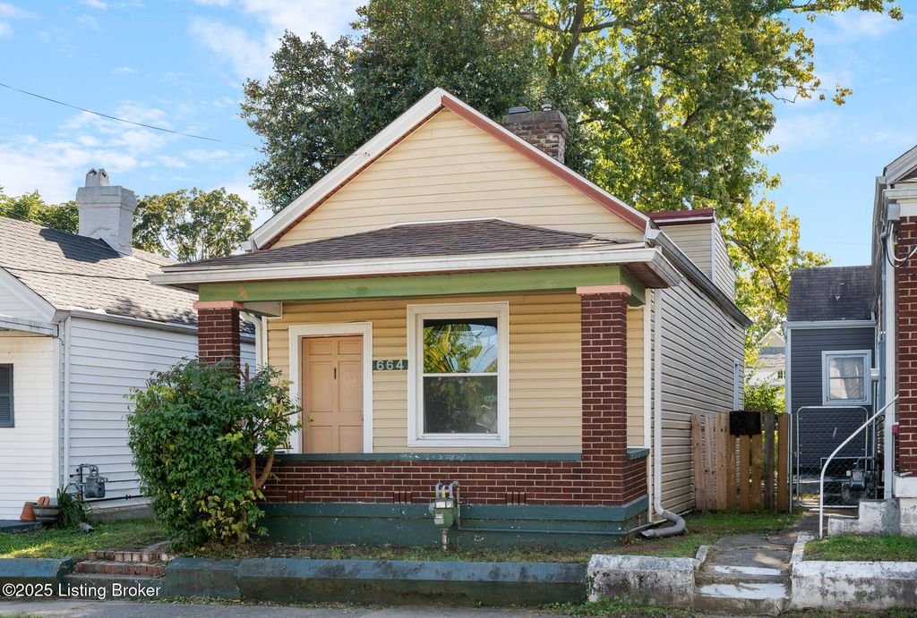 Photo of 664 Lynn St, Louisville, KY 40217 (MLS # 1701346)