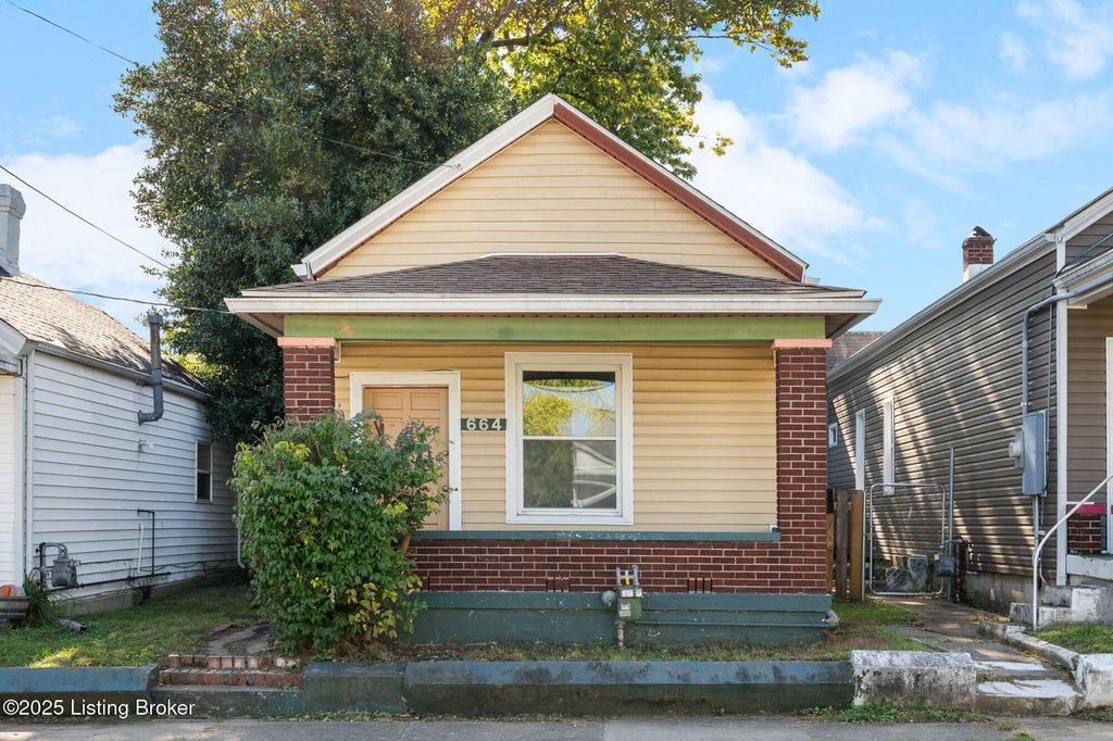 Photo of 664 Lynn St, Louisville, KY 40217 (MLS # 1701346)