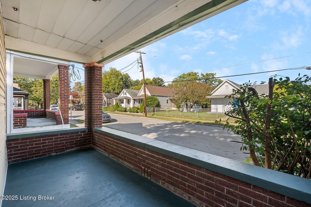 Photo of 664 Lynn St, Louisville, KY 40217 (MLS # 1701346)