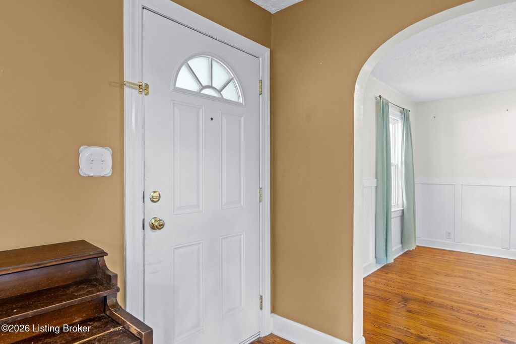 Photo of 4703 Fegenbush Ln, Louisville, KY 40228 (MLS # 1722979)