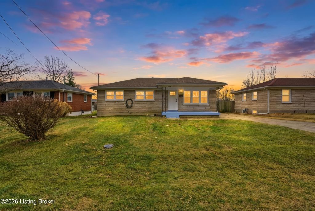 Photo of 7204 Strive Ln, Louisville, KY 40258 (MLS # 1706150)