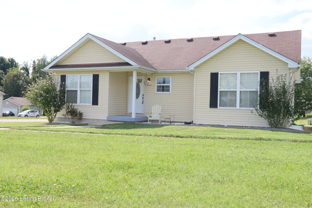 Photo of 9709 Williamsborough Ln, Louisville, KY 40291 (MLS # 1731501)