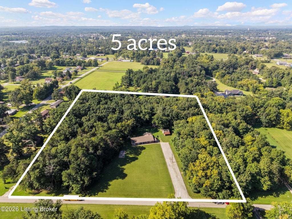 Photo of 191 Briarway Dr, Mt Washington, KY 40047 (MLS # 1727409)