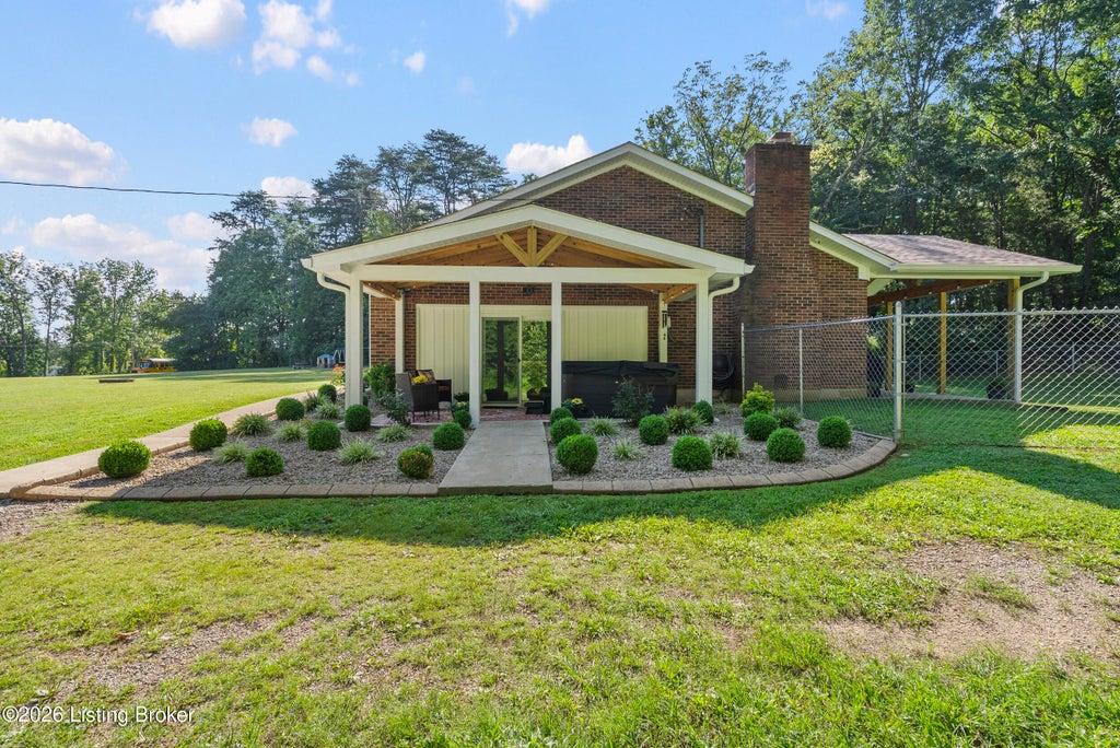Photo of 191 Briarway Dr, Mt Washington, KY 40047 (MLS # 1727409)