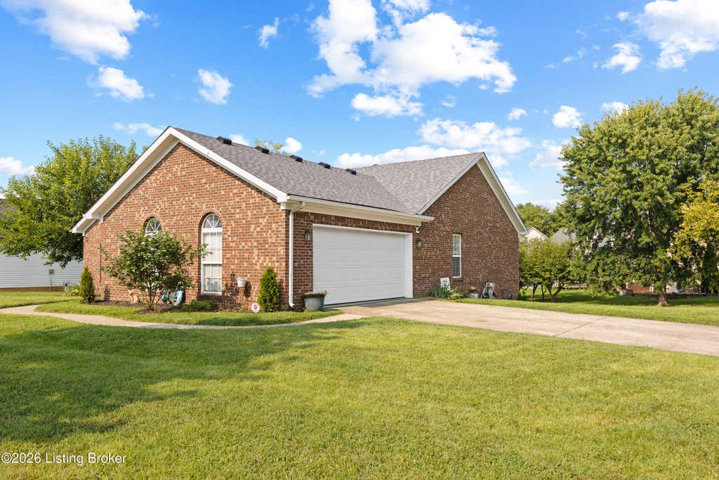 Photo of 10700 Black Walnut Blvd, Louisville, KY 40229 (MLS # 1727385)